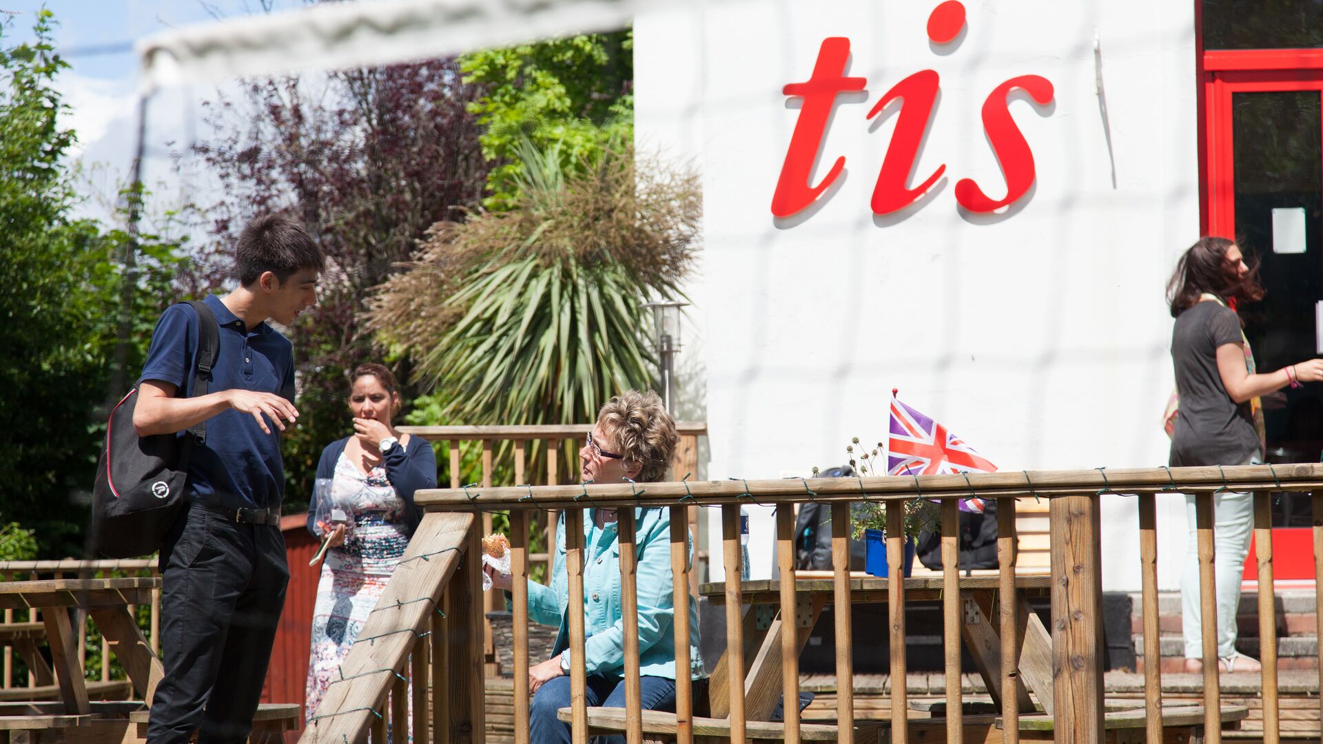 sprachaufenthalt-england-torquay-torquayinternationalschool-terrasse Sprachaufenthalt England, Torquay, Torquay International School, Terrasse