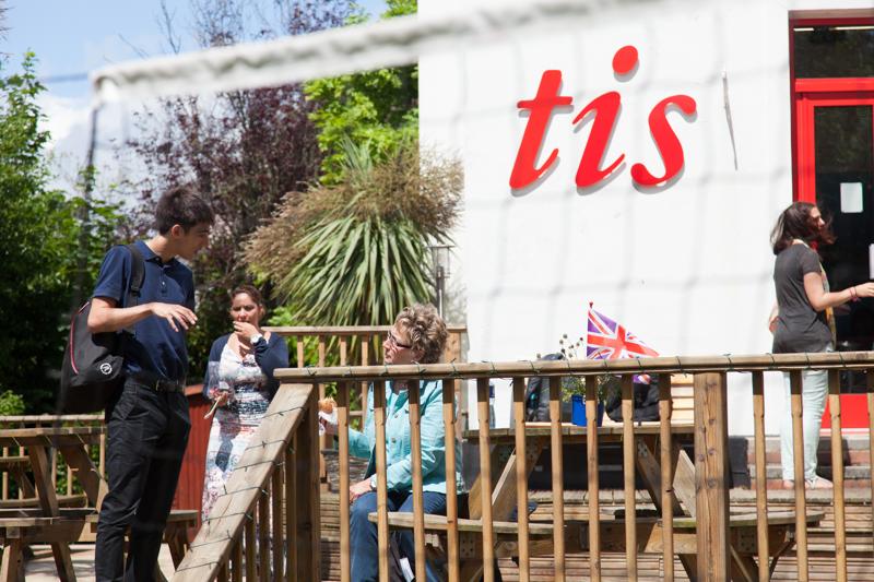 séjourlinguistique-angleterre-torquay-torquayinternationalschool-terrasse Séjour linguistique Angleterre, Torquay - Torquay International School - Terrasse