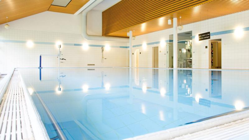 sprachaufenthalt-deutschland-badschussenried-humboldtinstitutbadschussenried-hallenbad Sprachaufenthalt Deutschland, Bad Schussenried - Humboldt Institut Bad Schussenried - Schwimmbad