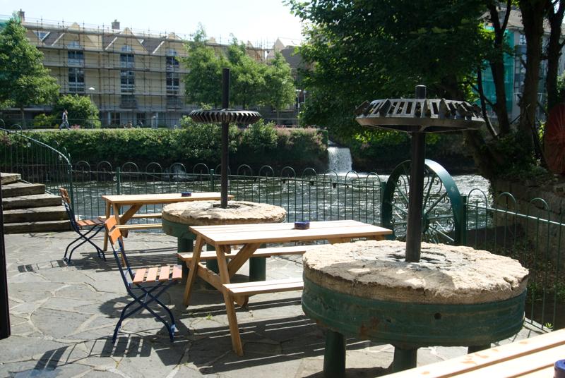 séjourlinguistique-irlande-galway-bridgemillsgalwaylanguagecentre-terrasse Séjour linguistique Irlande, Galway - Bridge Mills Galway Language Centre - Terrasse