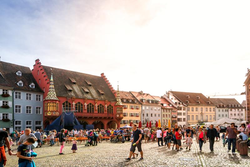 sprachaufenthalt-deutschland-freiburg-münsterplatz Sprachaufenthalt Deutschland, Freiburg - Münsterplatz