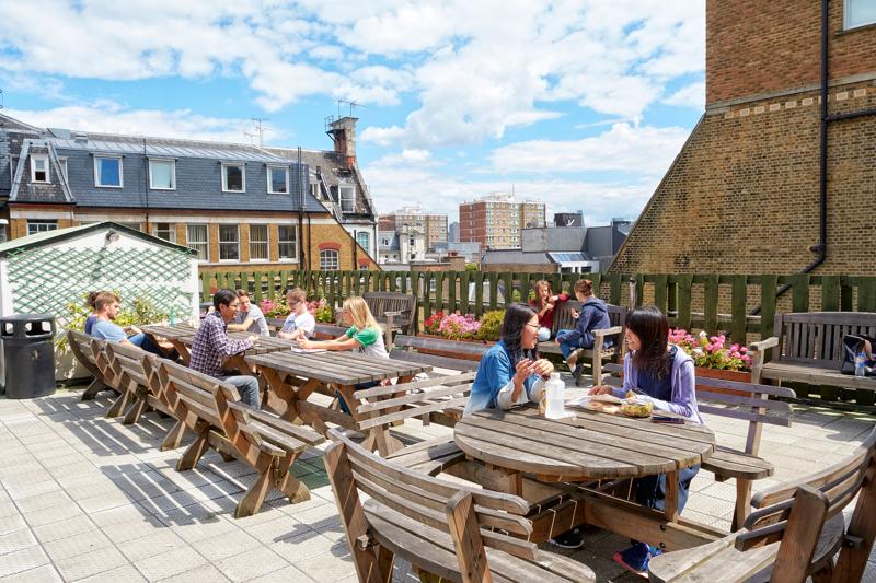 sprachaufenthalt-england-london-stgileslondoncentral-terrasse Sprachaufenthalt England, London - St Giles London Central - Terrasse